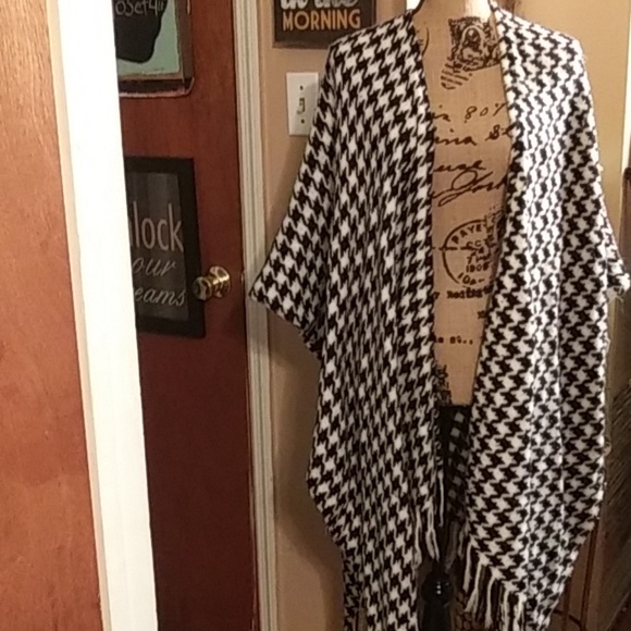 CHARMING CHARLIE OPEN FRONT CHECKERED CARDIGAN..OS - Picture 1 of 4